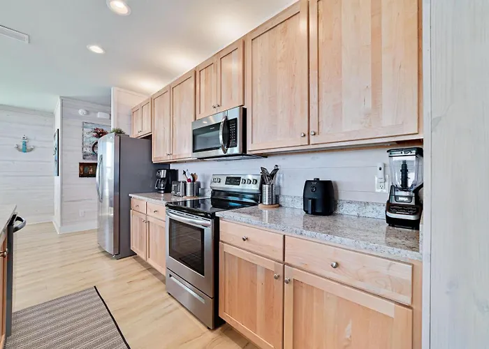 New Coastal W/ Gulf View, Shared Pool Holiday home